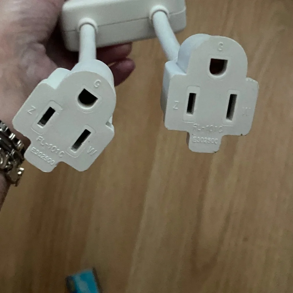 Funny Guy White Power Strip Multi Hub with Flexible extension Arms Excellent
